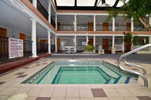 Hotel Western Bay And Conference Center